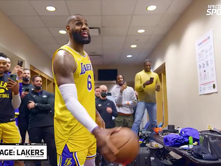 里弗斯绝杀之后湖人队的更衣室氛围，简直不要太和谐！！